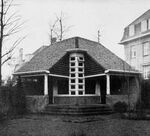 Het tuinhuis, gezien vanuit de tuin.
<br/>
Uitgave Architectura 1930, 1930